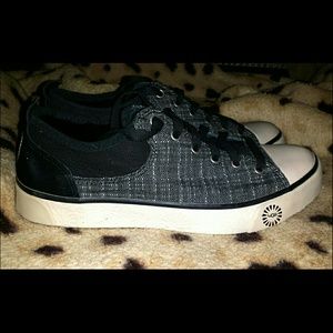 NWOT UGG Australia "Evera" Tennis Shoe - Size 7