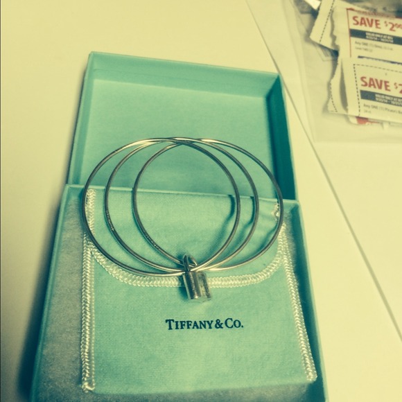 Tiffany bangle with lock