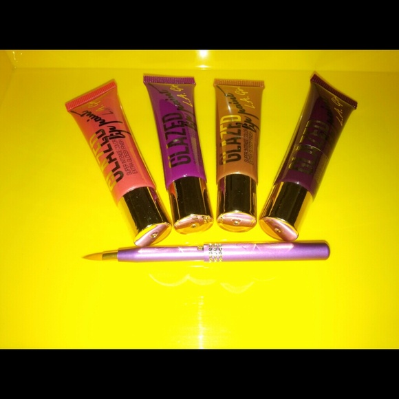 New L. A. Girl Lip Paint and lip brush bundle
