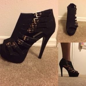 Gorgeous brand new black heels with gold buckles