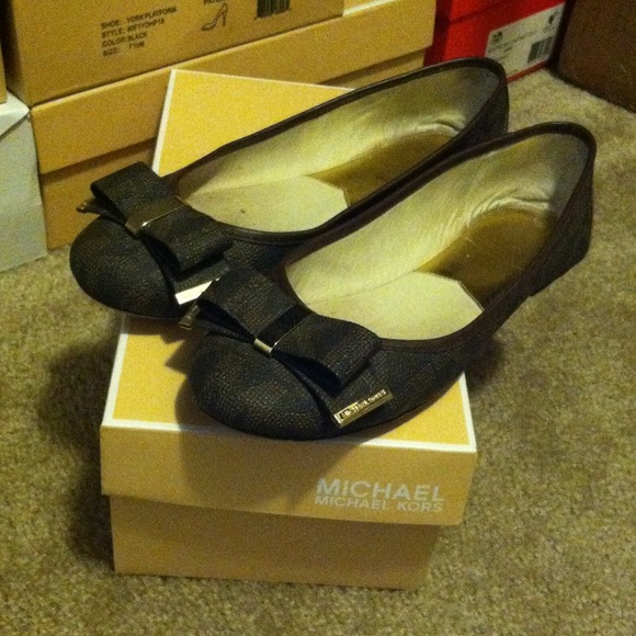 SOLD....Authentic Michael Kors Delphine flats