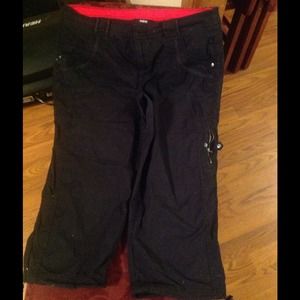 Black cargo capris