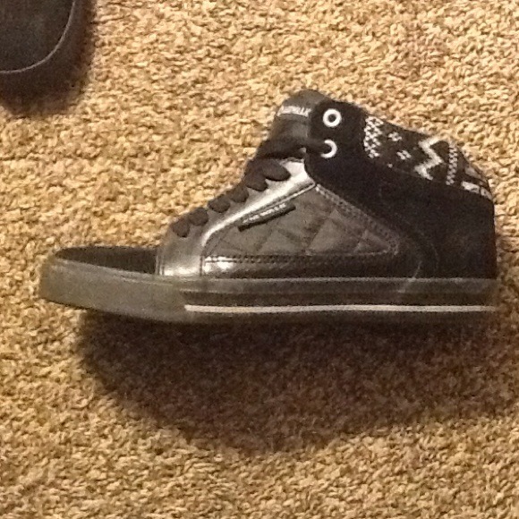 ❗️PRICE DROP❗️Woman's size 8 airwalk high tops