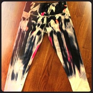 Lululemon skinny crop - fun color and pattern!