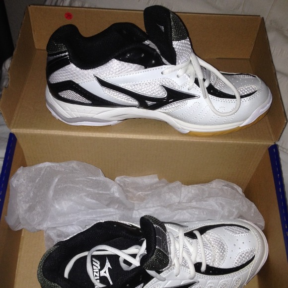 Shoes - Volleyball shoes