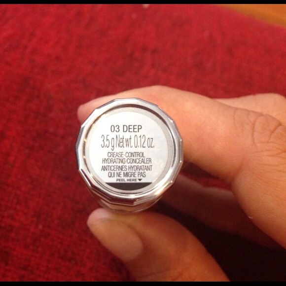 Fake up Benefit Concealer - Picture 3 of 3