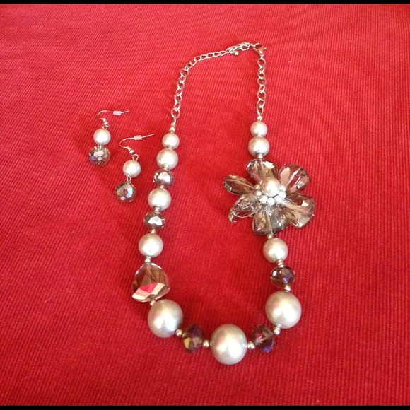 Two-piece Crystal & smoky pearl jewelry set - Picture 1 of 4
