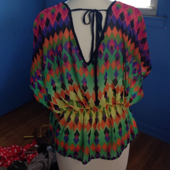 Colorful top. - Picture 3 of 4