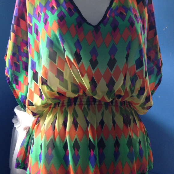 Colorful top. - Picture 4 of 4