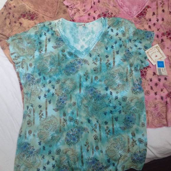 🔜Final Sale🔚✳️All 3 Women's decorative t shirts