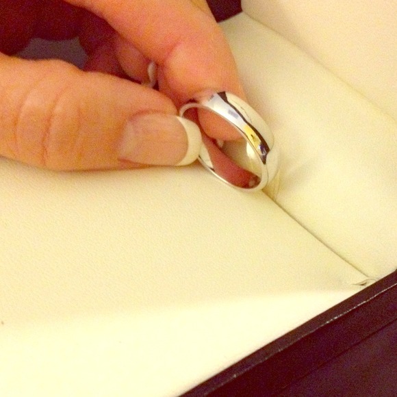 White gold 14k solid band.