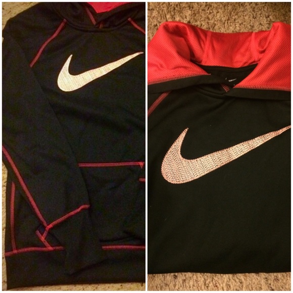 Nike Sweaters - NIKE Therma-Fit Hoodie👟