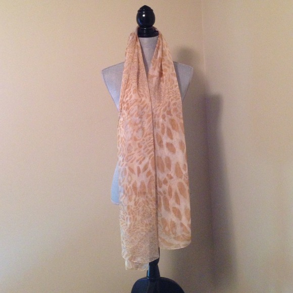 NWT COLLECTION 18 ANIMAL PRINT SCARF