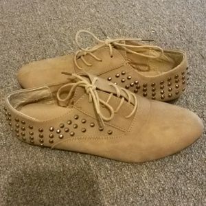 Tan oxford shoes