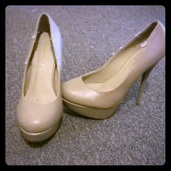 Nude Heels - Picture 1 of 3