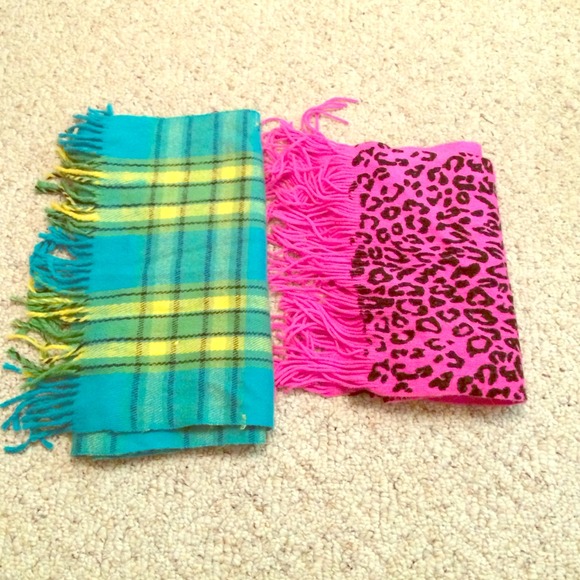 Pac Sun & Dehlia's scarves set - Picture 1 of 1