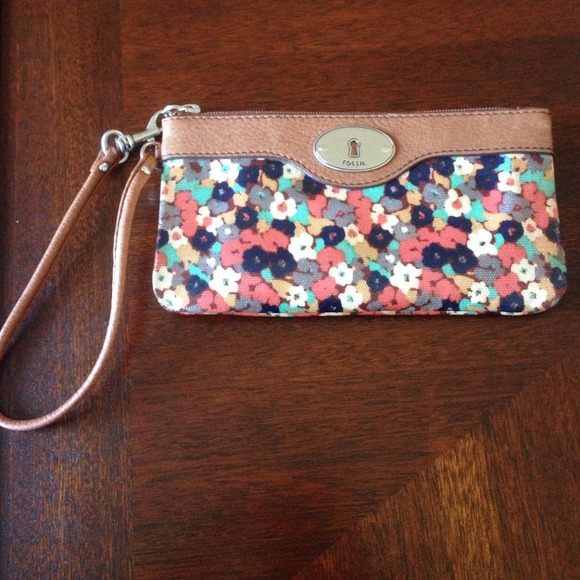 Fossil wristlet