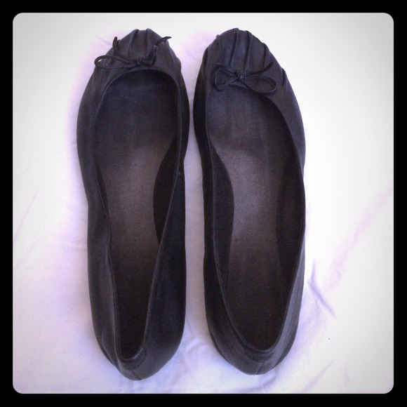 Pleated leather ballet flats