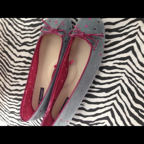 Gray flats with magenta polka dots and patent bow - Picture 2 of 4