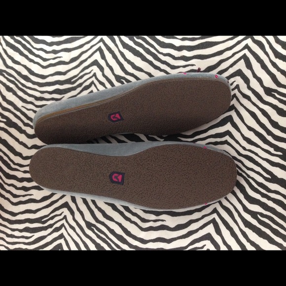Gray flats with magenta polka dots and patent bow - Picture 4 of 4