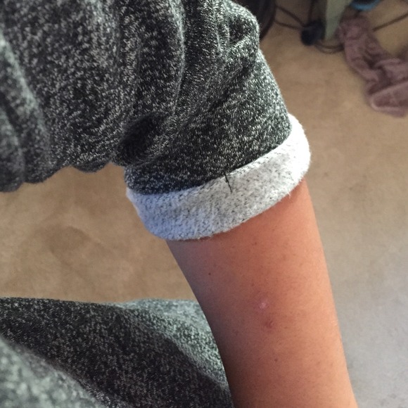 ❌sold in bundle❌Grey Sweater w/ Pearl Necklace - Picture 3 of 4