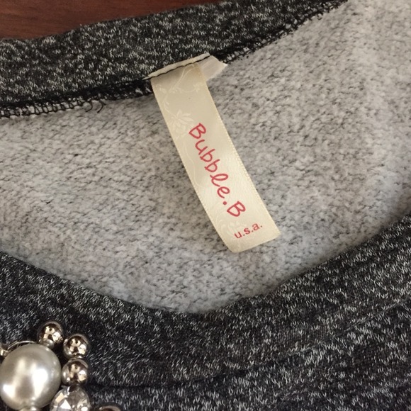 ❌sold in bundle❌Grey Sweater w/ Pearl Necklace - Picture 4 of 4