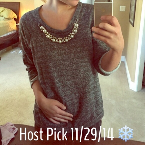 Bubble. B Sweaters - ❌sold in bundle❌Grey Sweater w/ Pearl Necklace