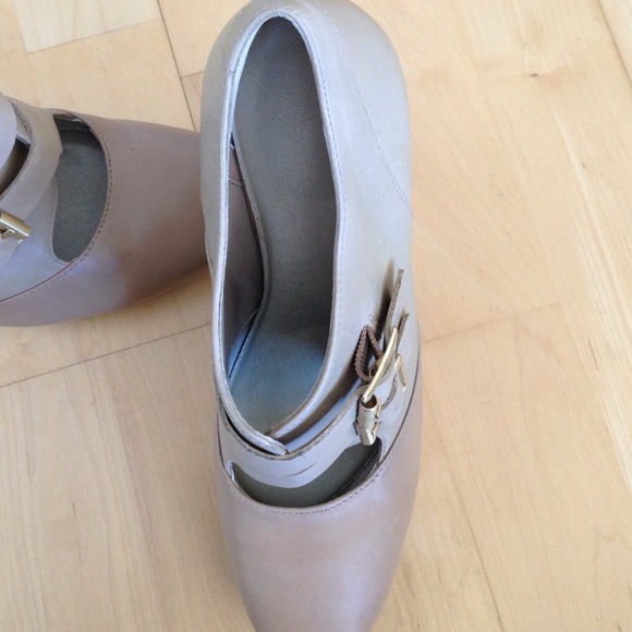 🎉HP🎉 Tan square toe high heel booties - Picture 2 of 4