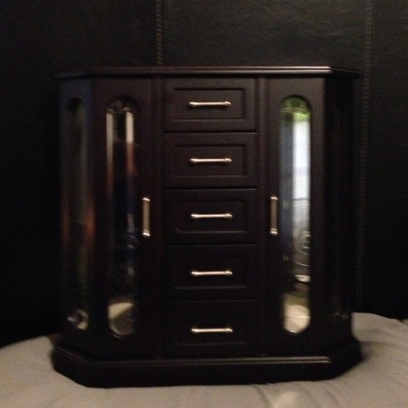 Jewelry box