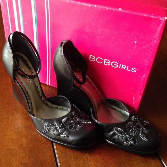 BCBGirls shoes black Leather size 6.5