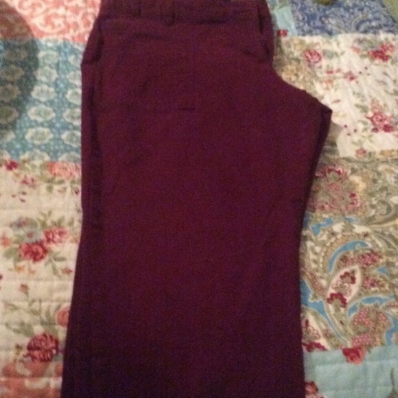 BURGUNDY PANTS WITH POCKETS 💙