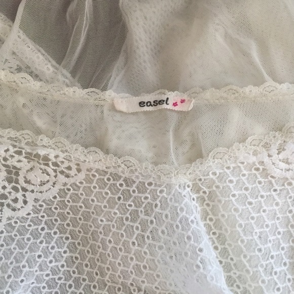 ❌SOLD in Bundle❌🆓 with purchase ❤️ Lace cover-up - Picture 3 of 3