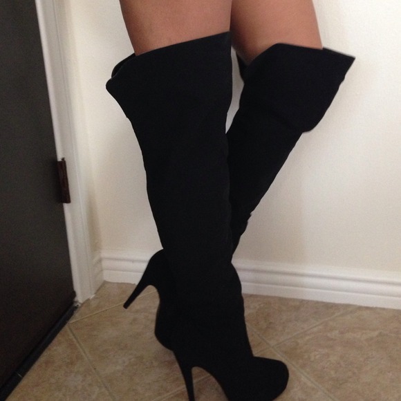 Black heeled boots ! Worn 1 time !