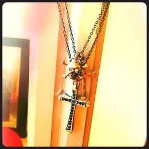 🚫SOLD!🚫 📦📬 Cross & Skull doubled Necklace