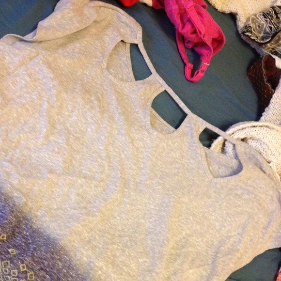 Cute shirt. - Picture 2 of 3