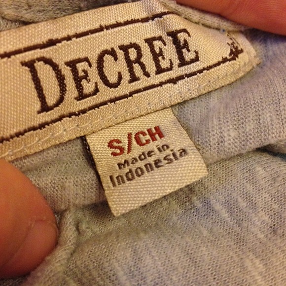 Cute shirt. - Picture 3 of 3