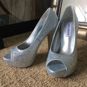 New in box Steve Madden silver "Cycile" pumps