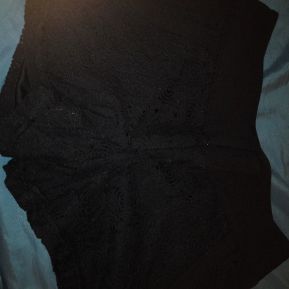 Shorts - Picture 3 of 3