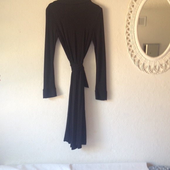 🌟SOLD🌟DVF Bundle - Picture 4 of 4