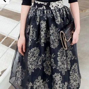 💥sold💥 black and white skirt NWOT!!