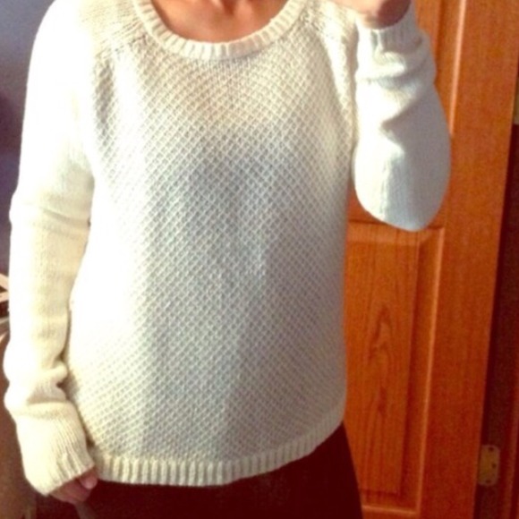 SOLD NWT Gilly Hicks white & silver sweater - Picture 4 of 4