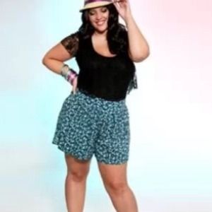 Torrid skort shorts blue floral 14 16