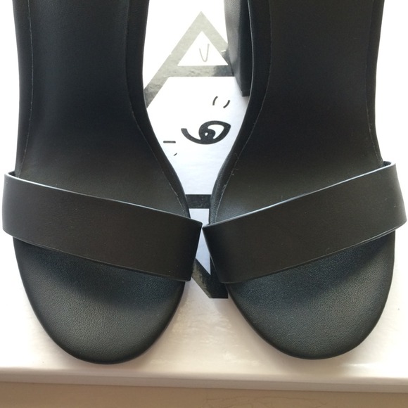 *SOLD* BRAND NEW UNIF Pyre Heels - Picture 2 of 4