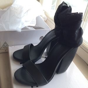 *SOLD* BRAND NEW UNIF Pyre Heels
