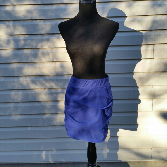 SUPER CUTE MINI SKIRT - Picture 1 of 2