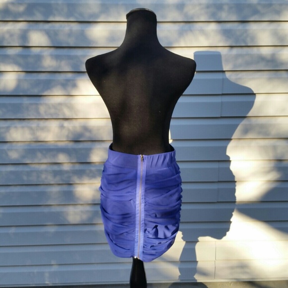 SUPER CUTE MINI SKIRT - Picture 2 of 2