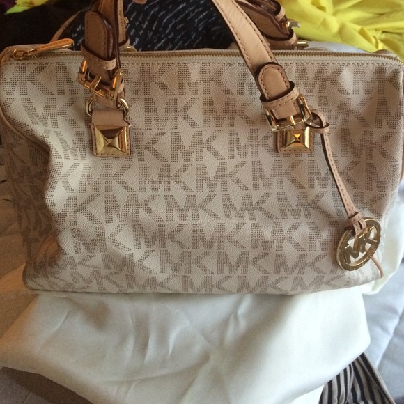 100% authentic Michael kors handbag