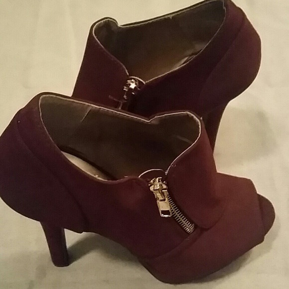 Qupid  suede maroon peek toe heels
