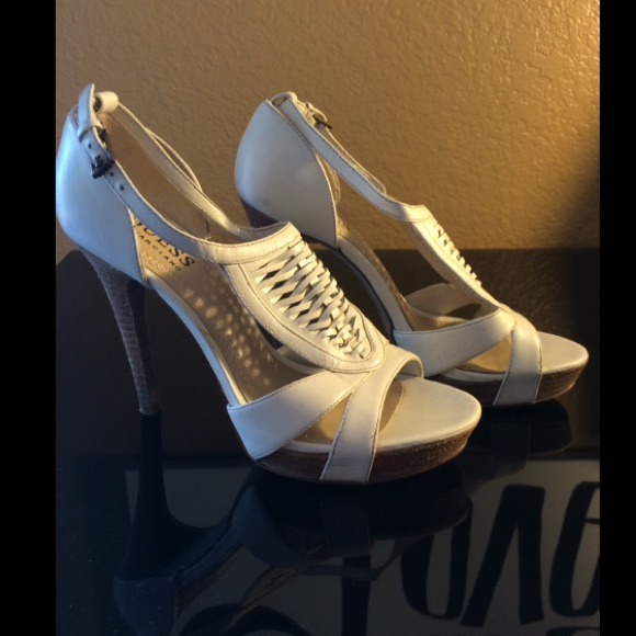 GUESS WHITE  SANDALS! Sz 61/2 Great Condition. - Picture 3 of 4