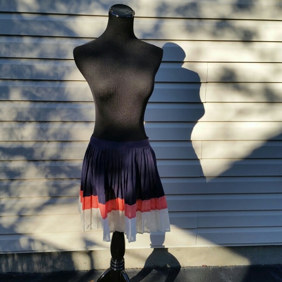 COLOR BLOCKED PLEATED SKIRT